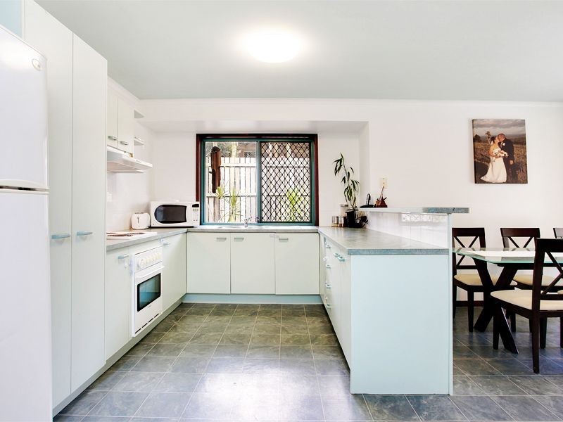 16 Athenree Place, Little Mountain QLD 4551