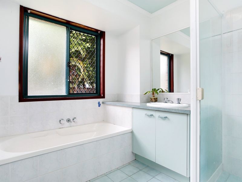 16 Athenree Place, Little Mountain QLD 4551