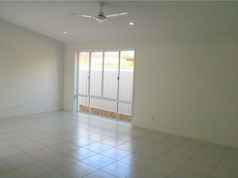 25 Riverstone Crescent, Little Mountain QLD 4551