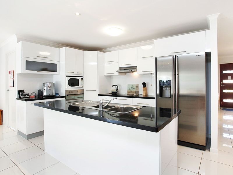 10 Heights Road, Beerwah QLD 4519