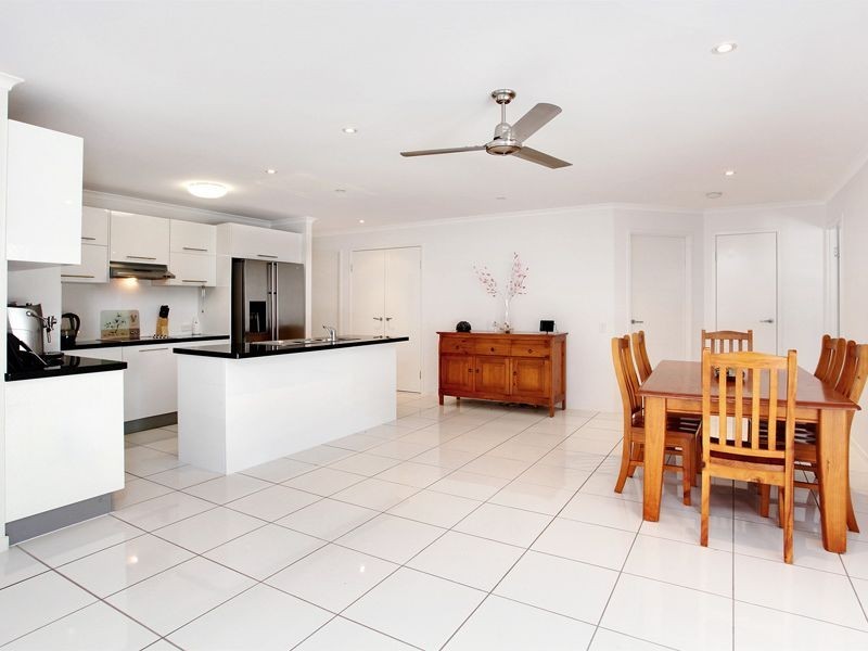 10 Heights Road, Beerwah QLD 4519