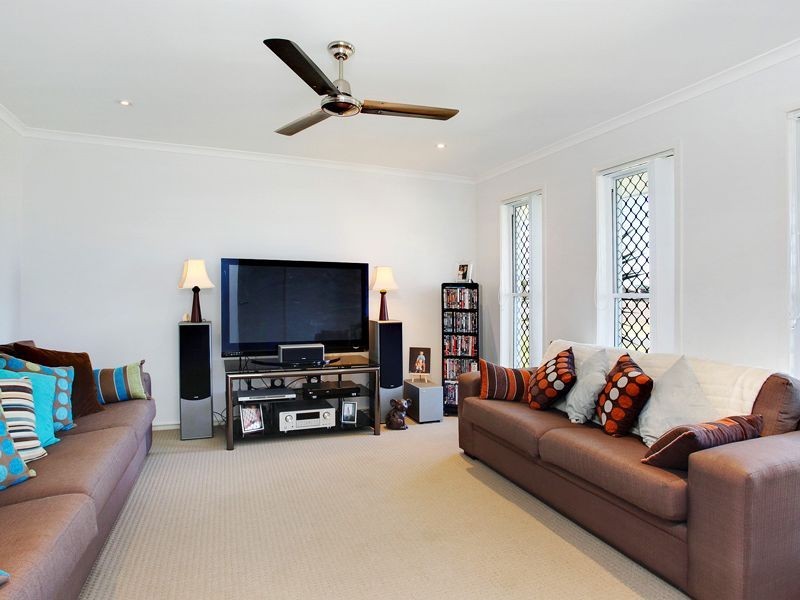 10 Heights Road, Beerwah QLD 4519