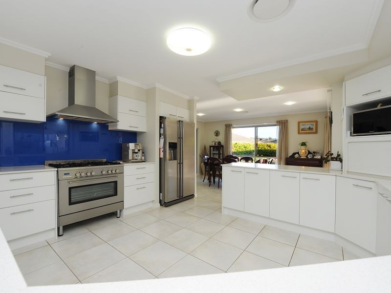 33 Hillview Crescent, Little Mountain QLD 4551