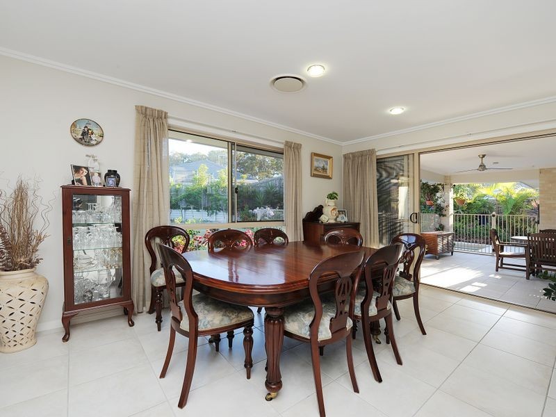 33 Hillview Crescent, Little Mountain QLD 4551