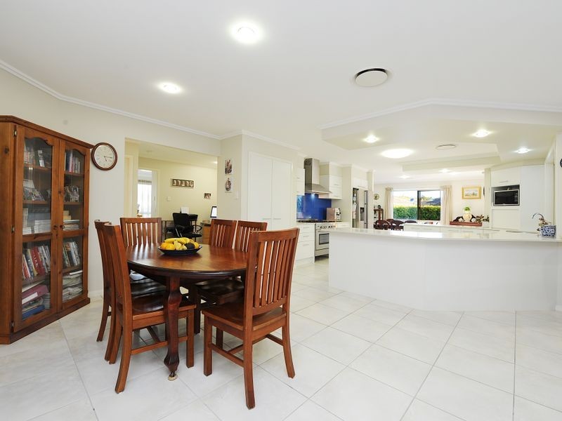 33 Hillview Crescent, Little Mountain QLD 4551