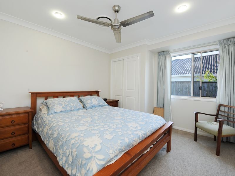 33 Hillview Crescent, Little Mountain QLD 4551