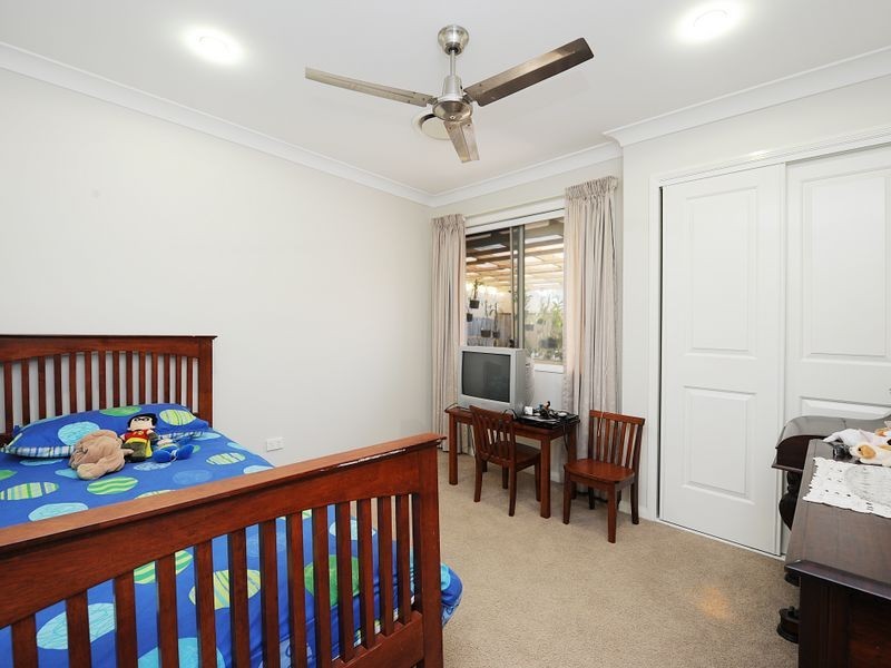 33 Hillview Crescent, Little Mountain QLD 4551