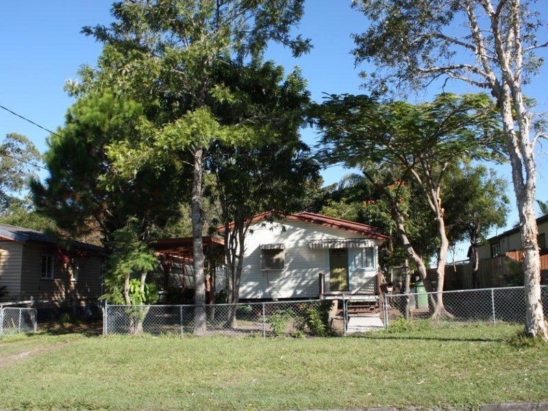 8 Essey Street, Clontarf QLD 4019