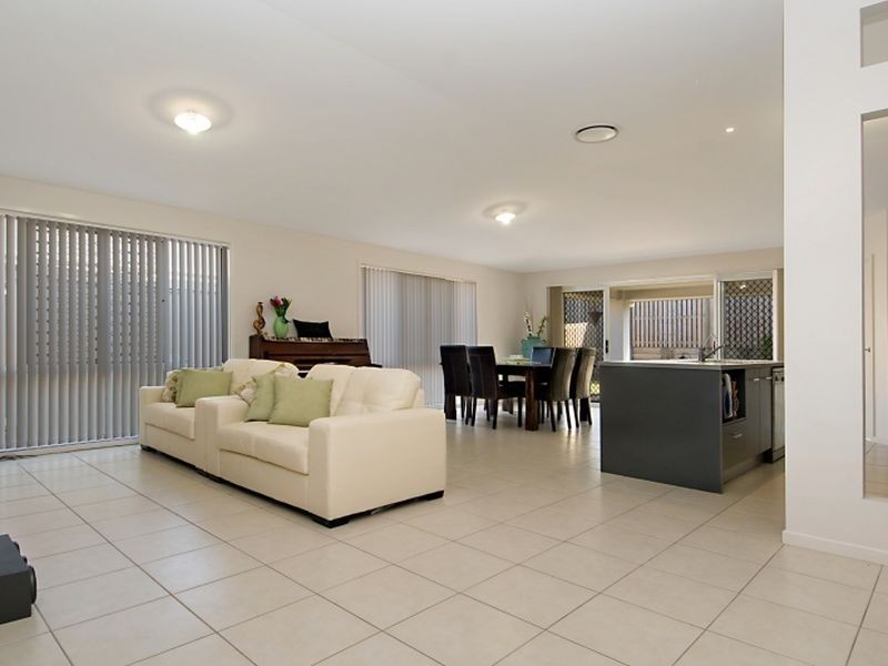 35 Elvena Circuit, Little Mountain QLD 4551