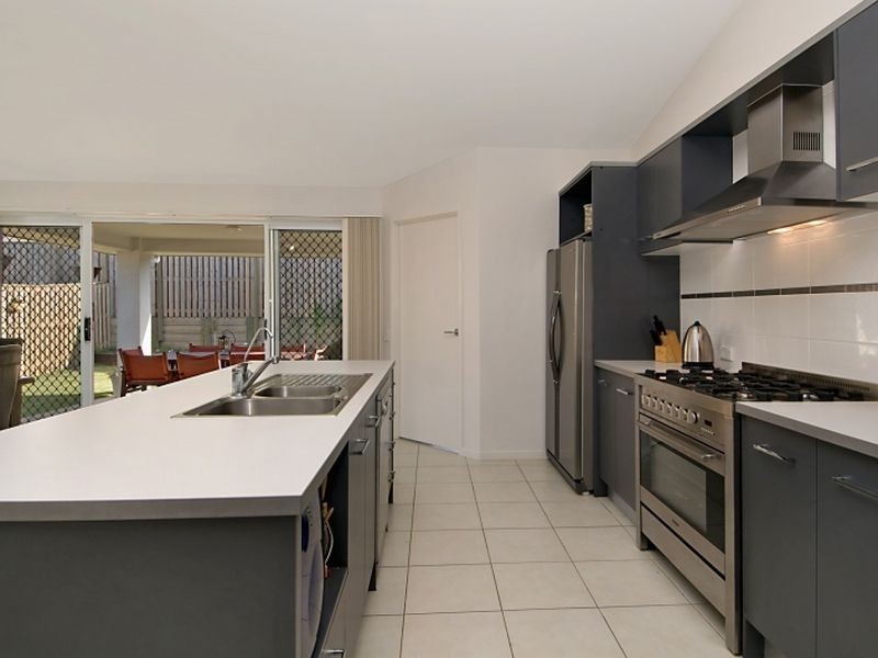 35 Elvena Circuit, Little Mountain QLD 4551