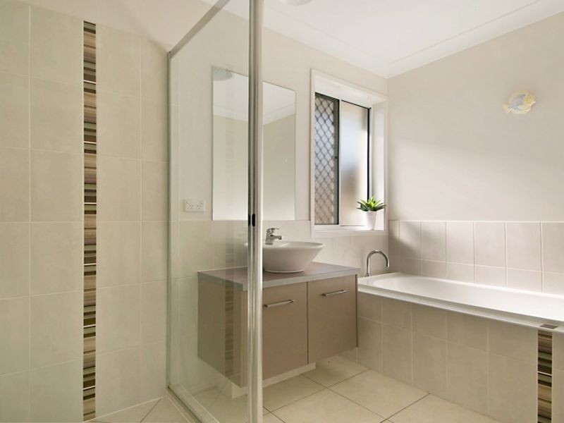 35 Elvena Circuit, Little Mountain QLD 4551