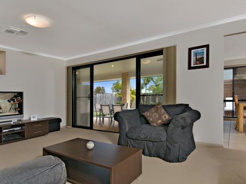 8 Undanbi Place, Pelican Waters QLD 4551