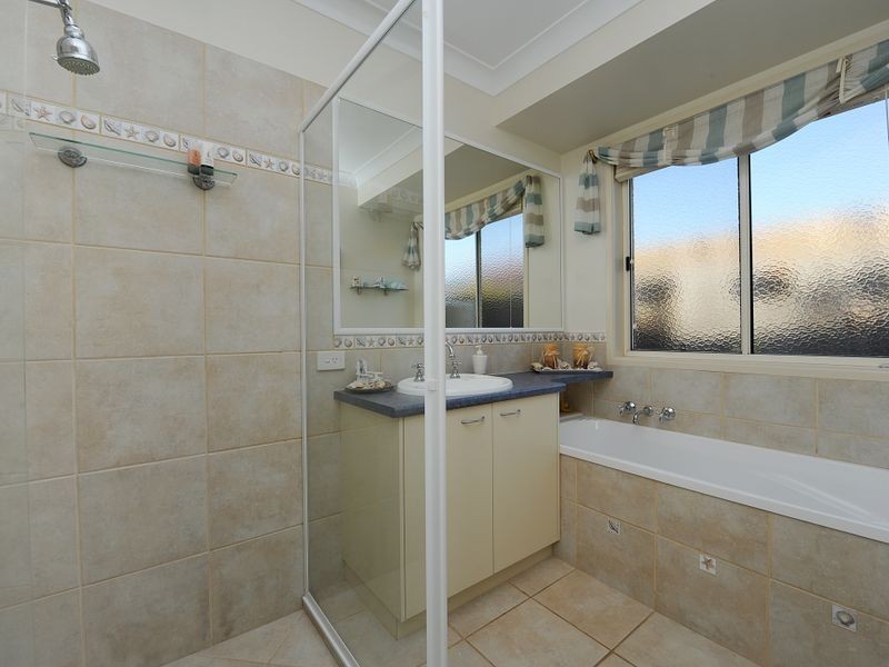 31 Bellevue Drive, Little Mountain QLD 4551