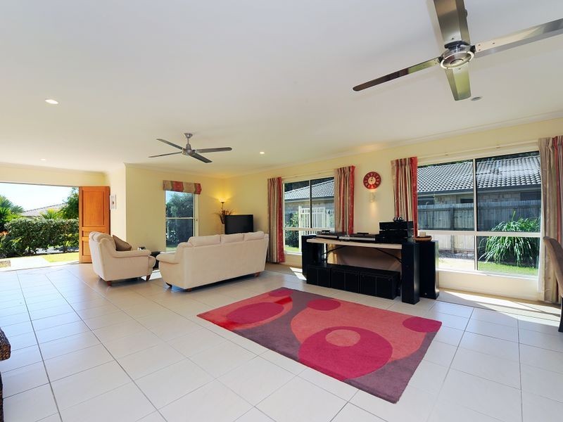 5 Gumview Pl, Little Mountain QLD 4551
