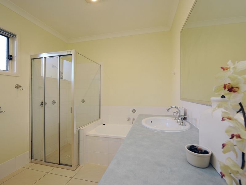5 Gumview Pl, Little Mountain QLD 4551