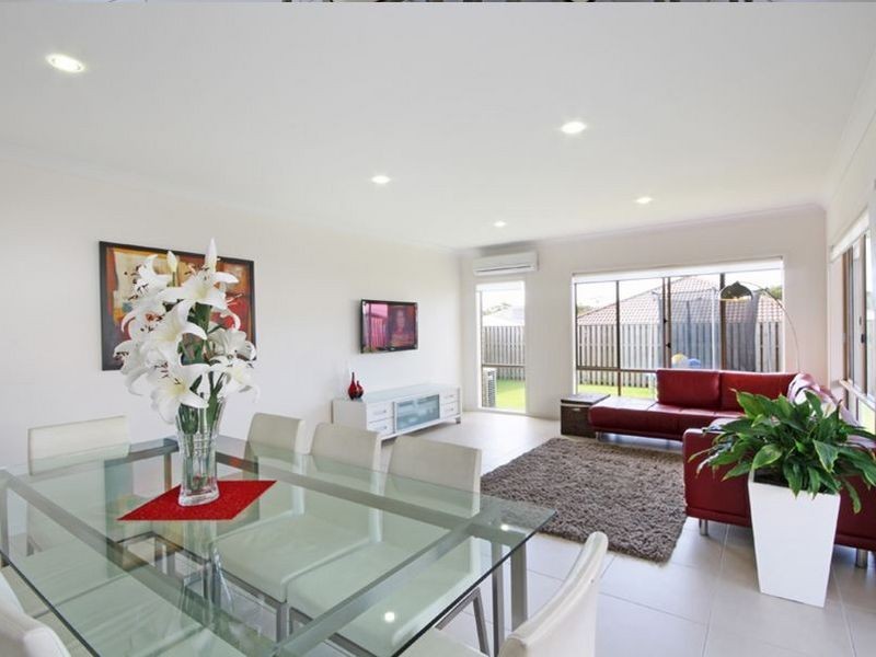 9 Elvena Circuit, Little Mountain QLD 4551
