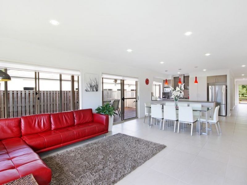 9 Elvena Circuit, Little Mountain QLD 4551