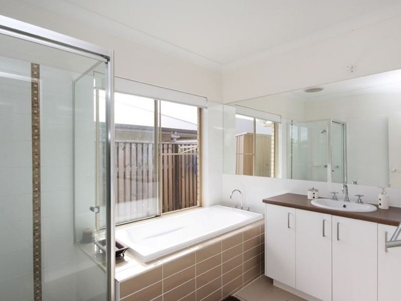9 Elvena Circuit, Little Mountain QLD 4551