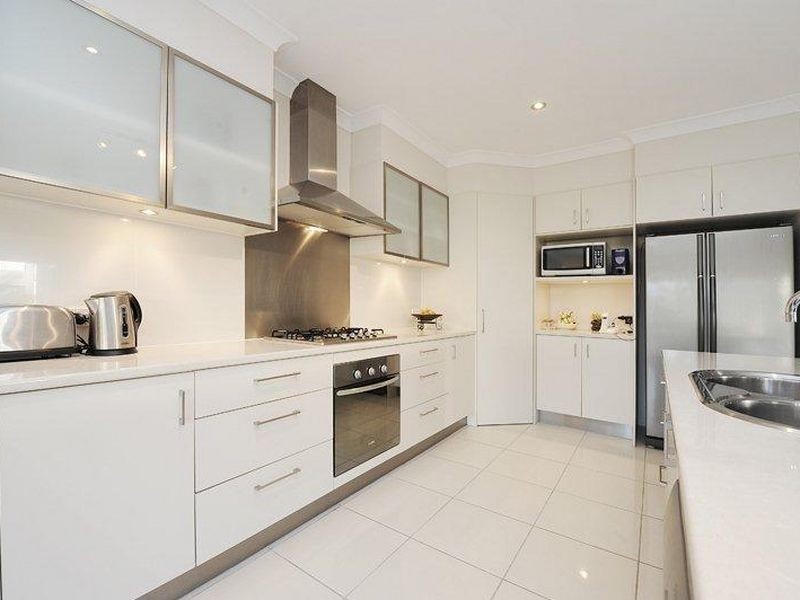 18 Hillview Crescent, Little Mountain QLD 4551