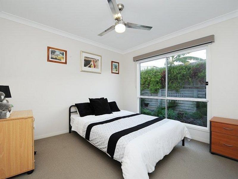 18 Hillview Crescent, Little Mountain QLD 4551