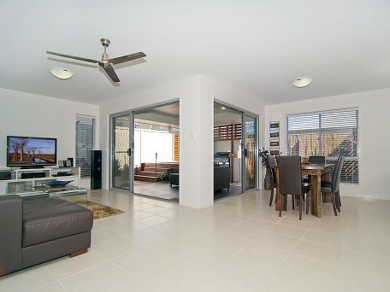 2/1 Cumberland Crescent, Meridan Plains QLD 4551