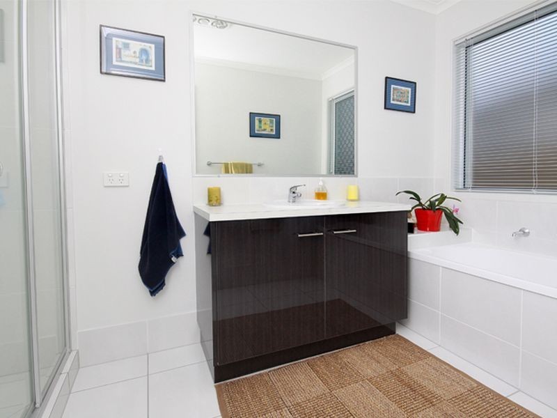 89 Little Mountain Dr, Little Mountain QLD 4551