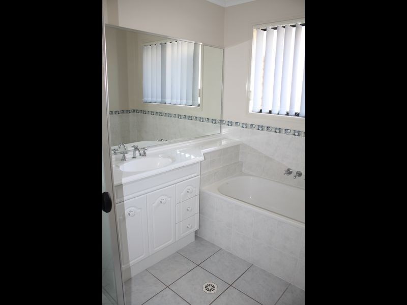 3 Eastern Rise, Little Mountain QLD 4551