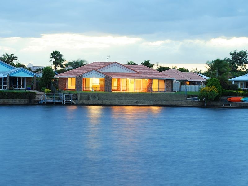 35 Sir Joseph Banks Dr, Pelican Waters QLD 4551