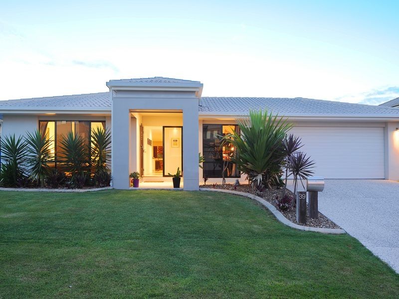 39 Hillview Crescent, Little Mountain QLD 4551