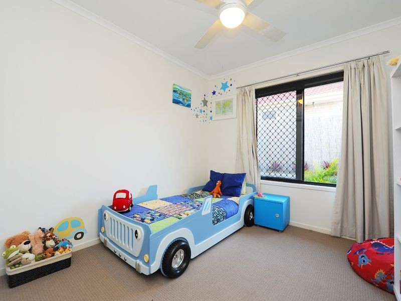 39 Hillview Crescent, Little Mountain QLD 4551