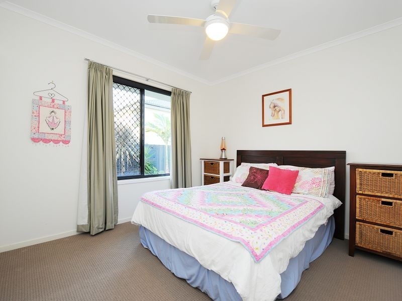 39 Hillview Crescent, Little Mountain QLD 4551