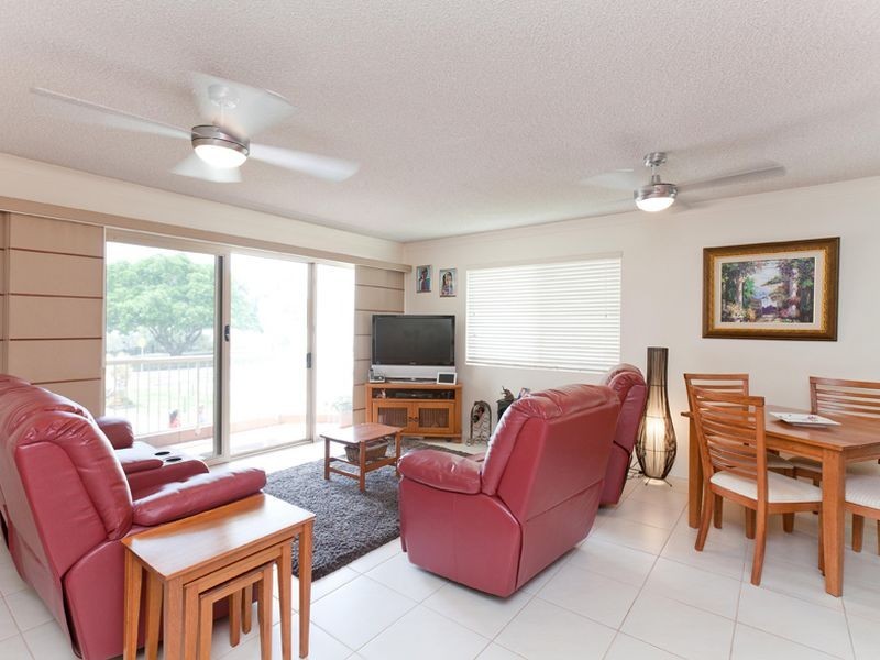 2/47 Esplanade, Golden Beach QLD 4551