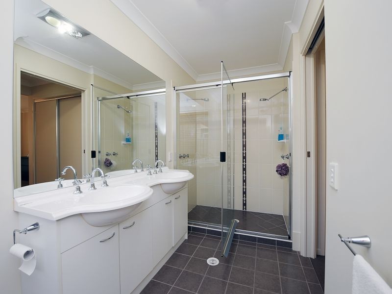 24 Alicia Circuit, Little Mountain QLD 4551