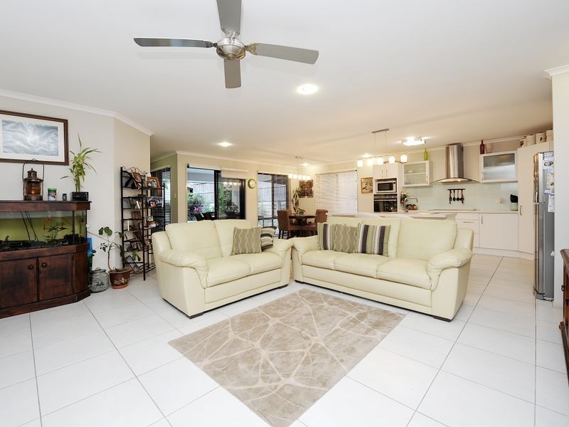 1 Acaciabark Place, Little Mountain QLD 4551