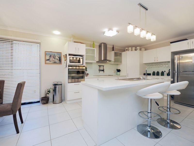 1 Acaciabark Place, Little Mountain QLD 4551