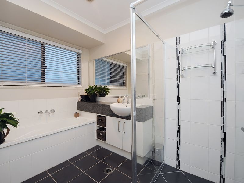 1 Acaciabark Place, Little Mountain QLD 4551