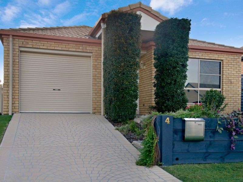 4 Mowburra Place, Caloundra West QLD 4551
