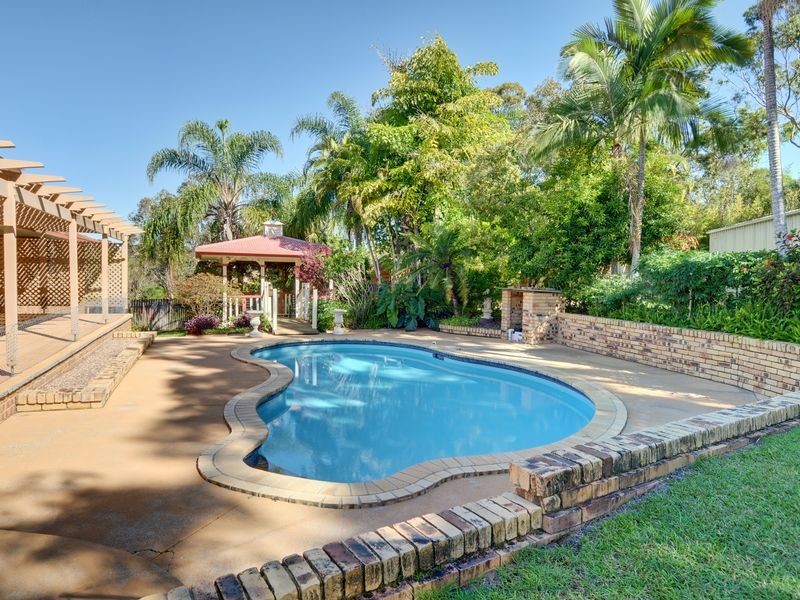 6 Lexington Drive, Little Mountain QLD 4551
