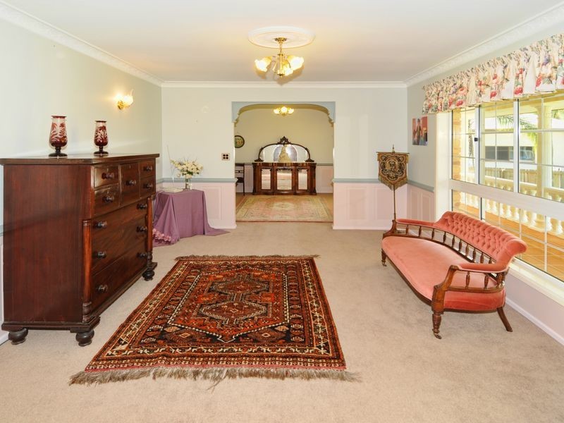 6 Lexington Drive, Little Mountain QLD 4551
