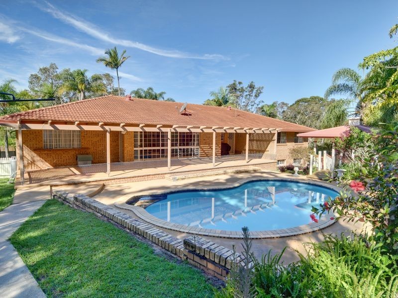6 Lexington Drive, Little Mountain QLD 4551