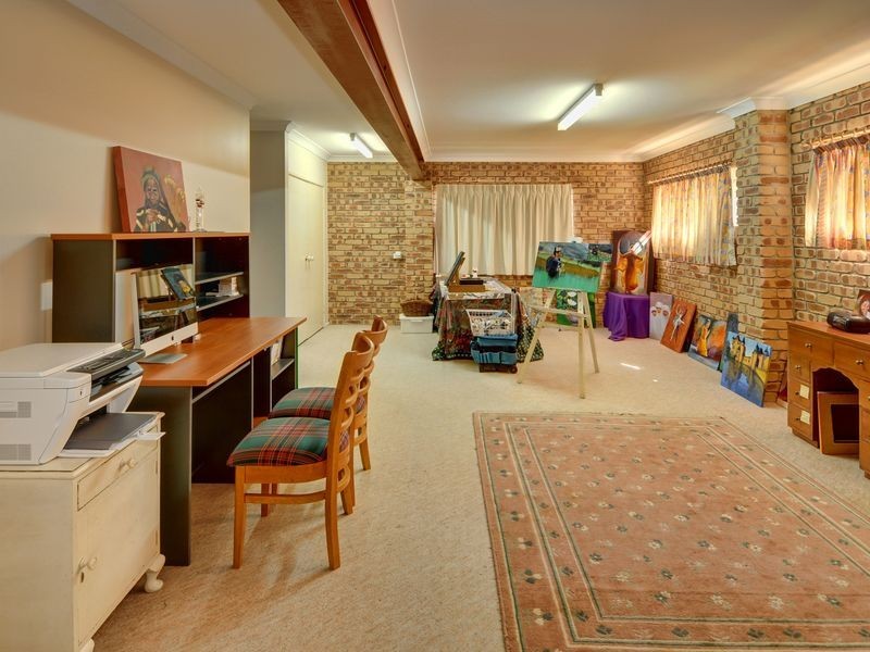 6 Lexington Drive, Little Mountain QLD 4551