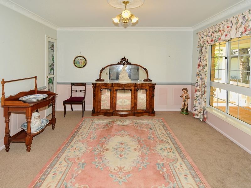 6 Lexington Drive, Little Mountain QLD 4551