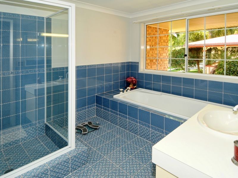 6 Lexington Drive, Little Mountain QLD 4551