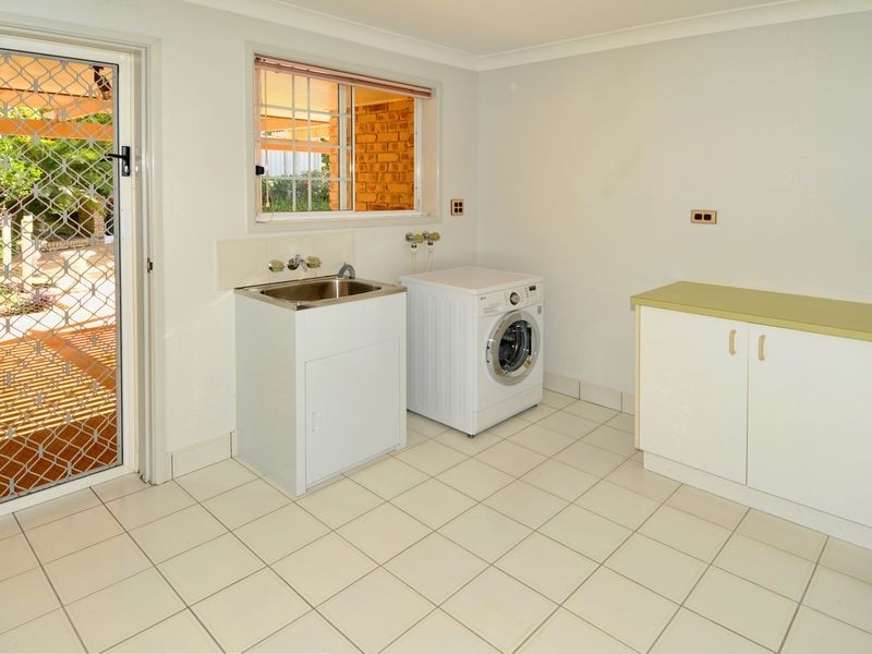 6 Lexington Drive, Little Mountain QLD 4551