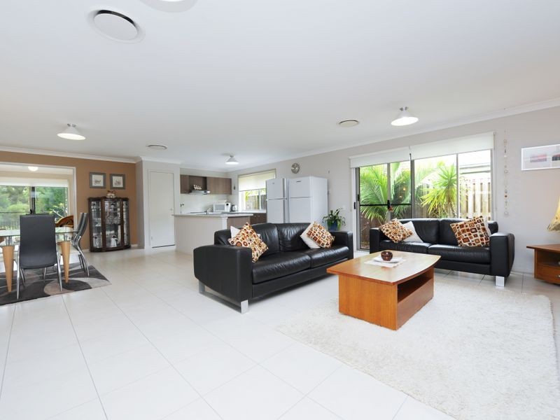 4 Liekefett Way, Little Mountain QLD 4551