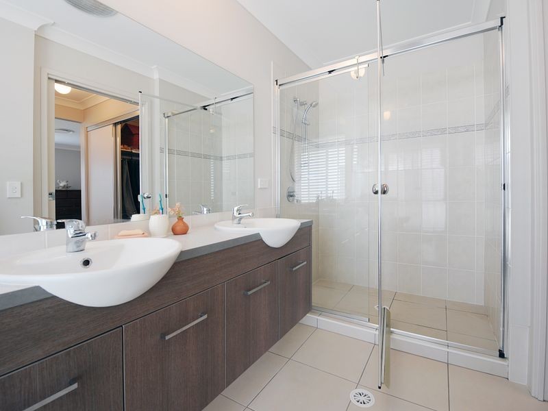 4 Liekefett Way, Little Mountain QLD 4551