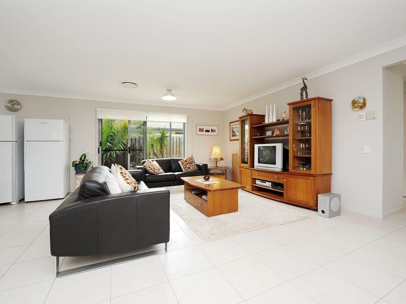 4 Liekefett Way, Little Mountain QLD 4551