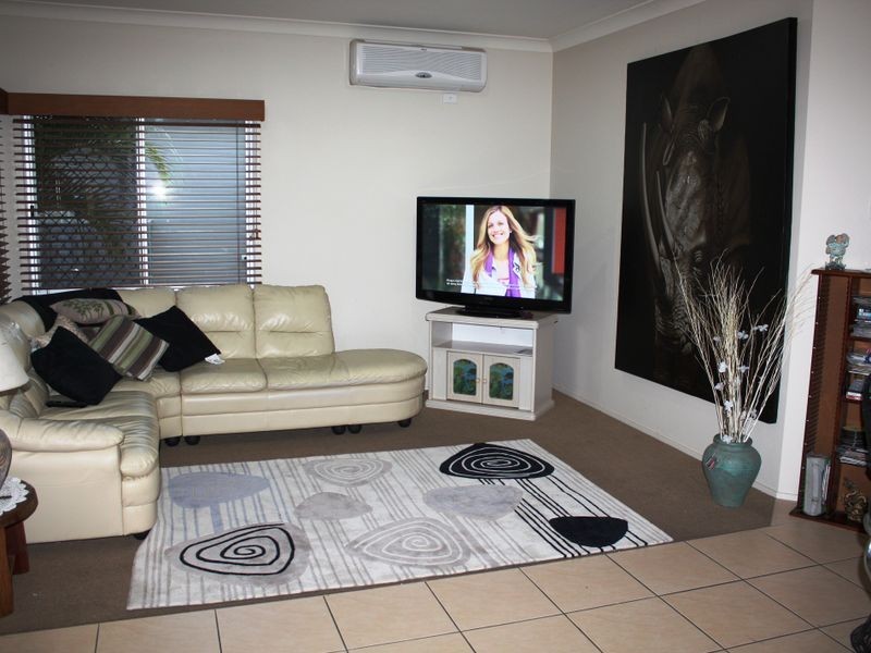 34/2 Grand Parade, Kawana Island QLD 4575