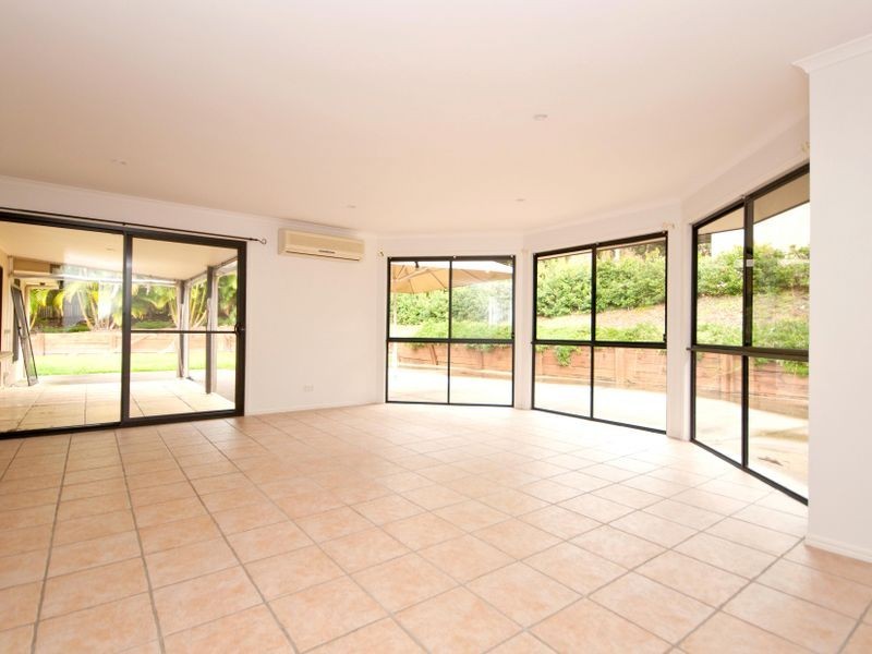 4 Samuel Place, Mooloolah Valley QLD 4553