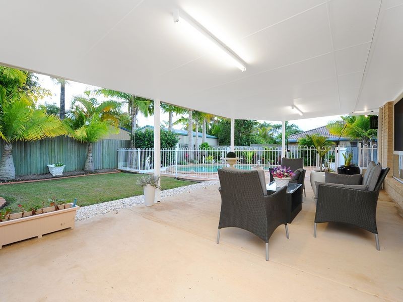 6 Berkley Pl, Little Mountain QLD 4551